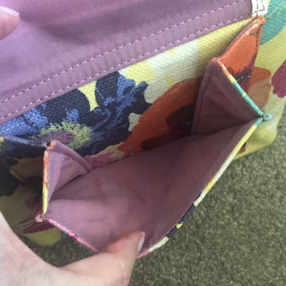 Relic Floral Canvas Crossbody Purse - Picture 6 of 8
